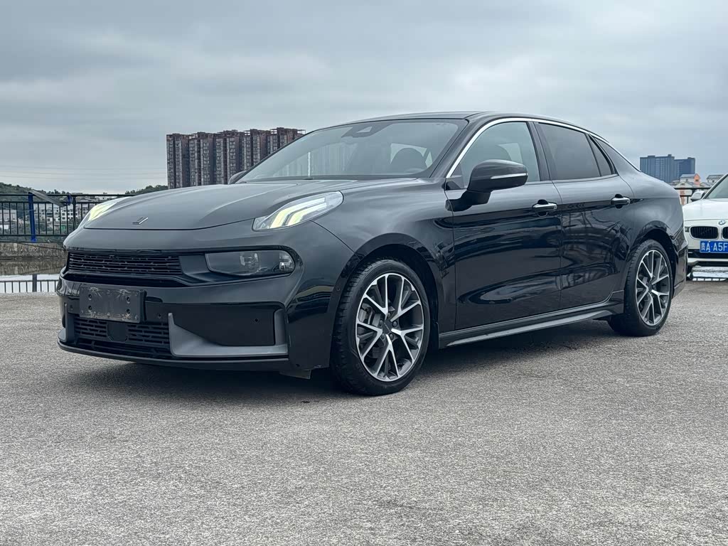 Lynk & Co 03