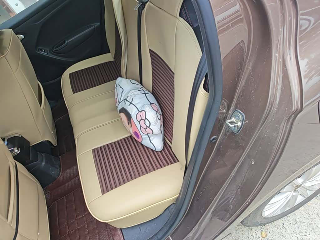 Peugeot 301, 2015 17