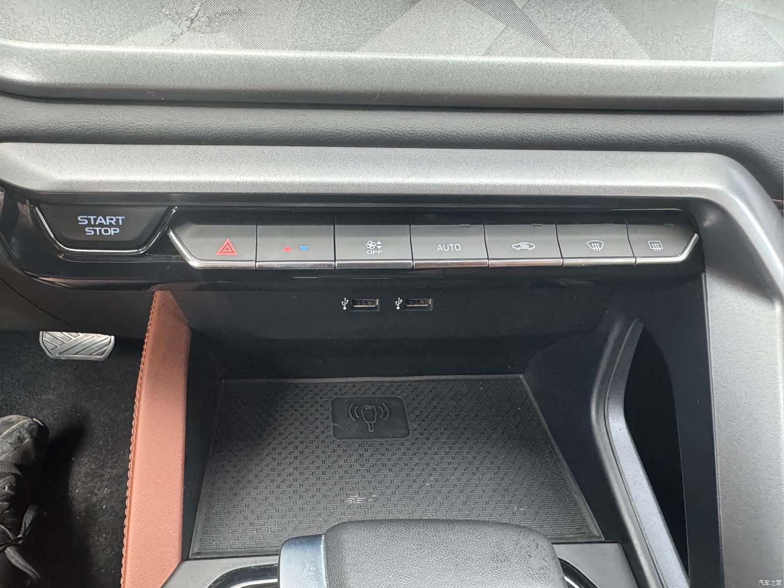Geely X6, 2022 22