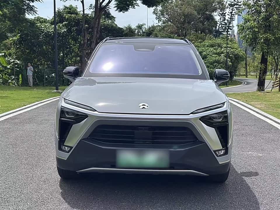 NIO ES8