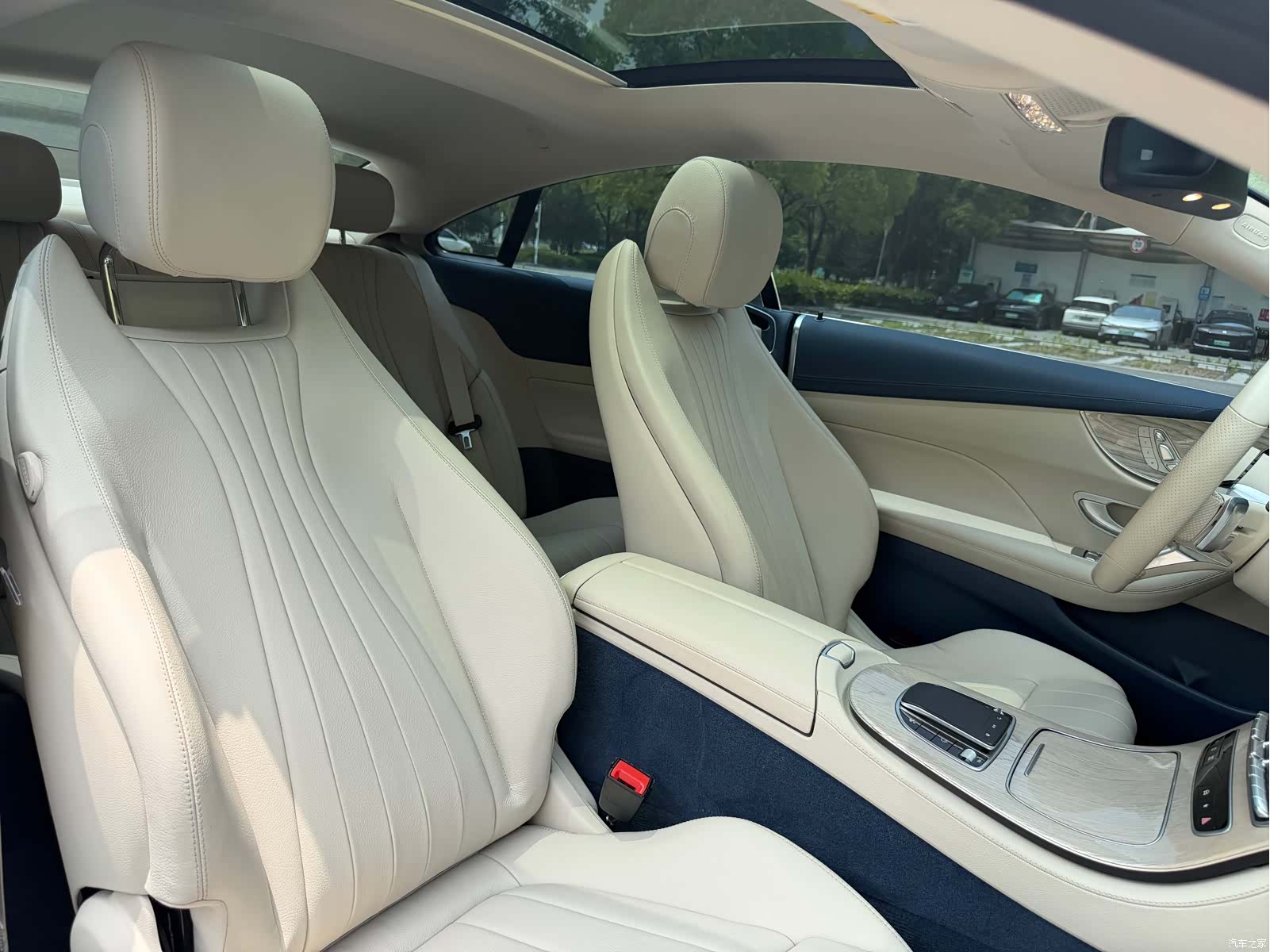 Mercedes-Benz E-Class, 2022 14