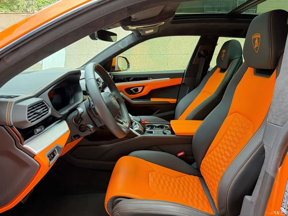 Lamborghini Urus, 2023 7