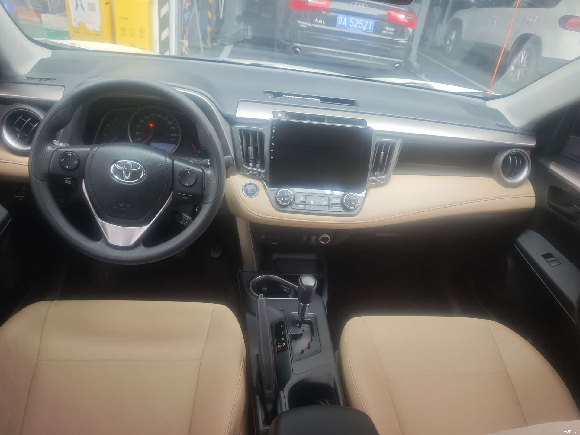 Toyota RAV4, 2018 все фото