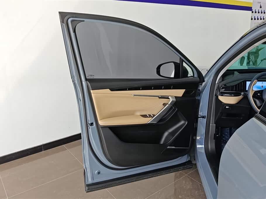Geely Atlas L