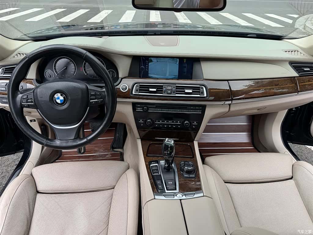 BMW 7 Series, 2011 14