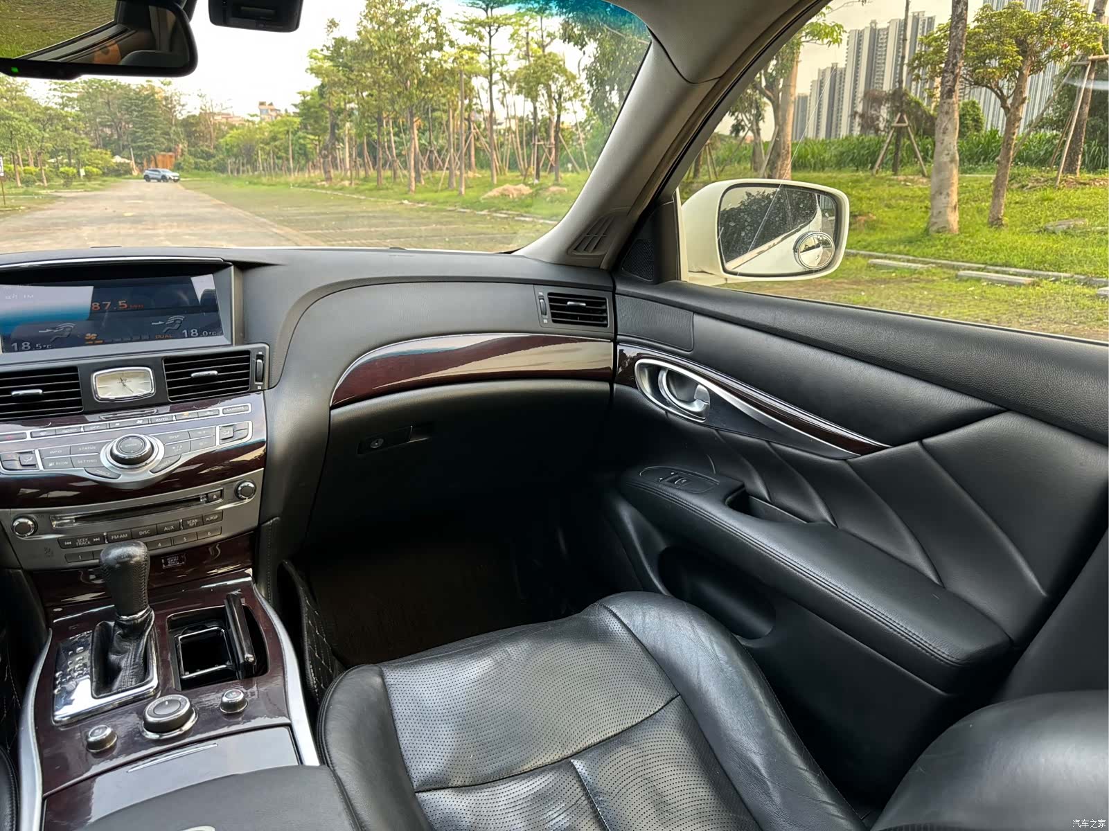Infiniti M25L, 2012 15