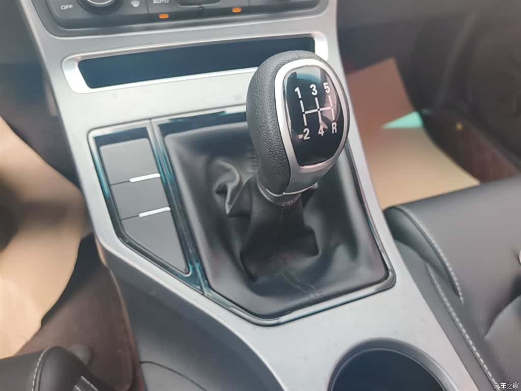 Geely Emgrand, 2018 13