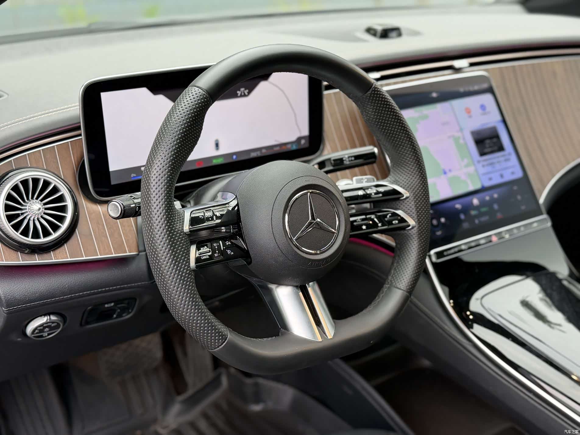 Mercedes-Benz EQE, 2023 4