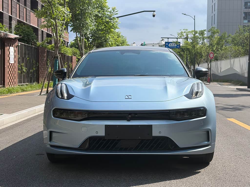 Zeekr 001