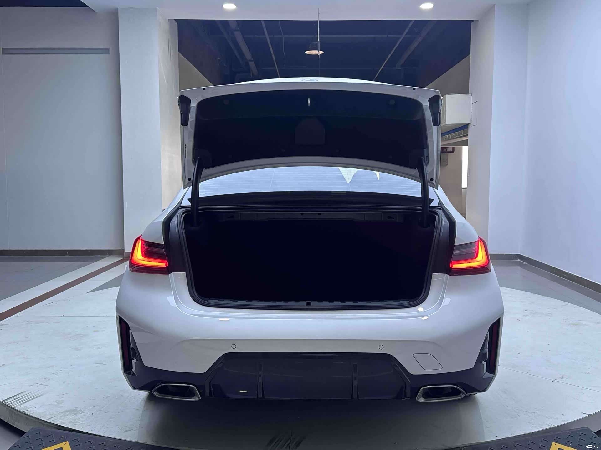 BMW 3 Series, 2023 21