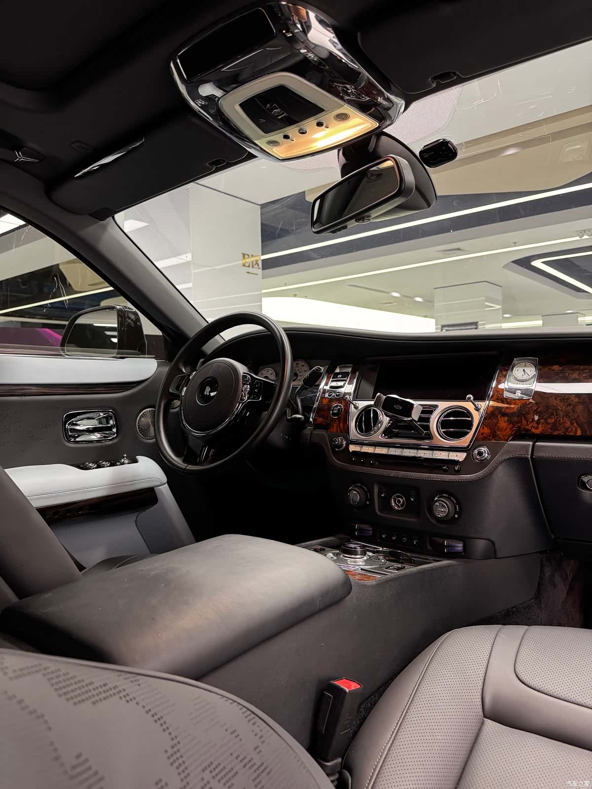Rolls-Royce Ghost, 2011 все фото