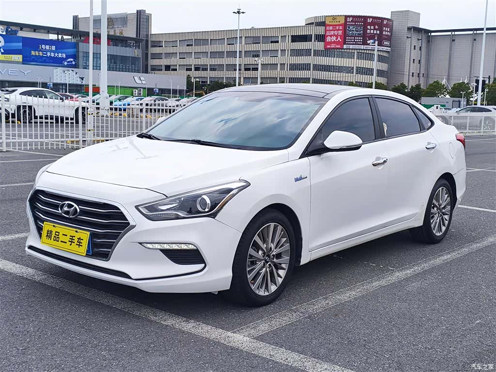 Hyundai GLS, 2017 1
