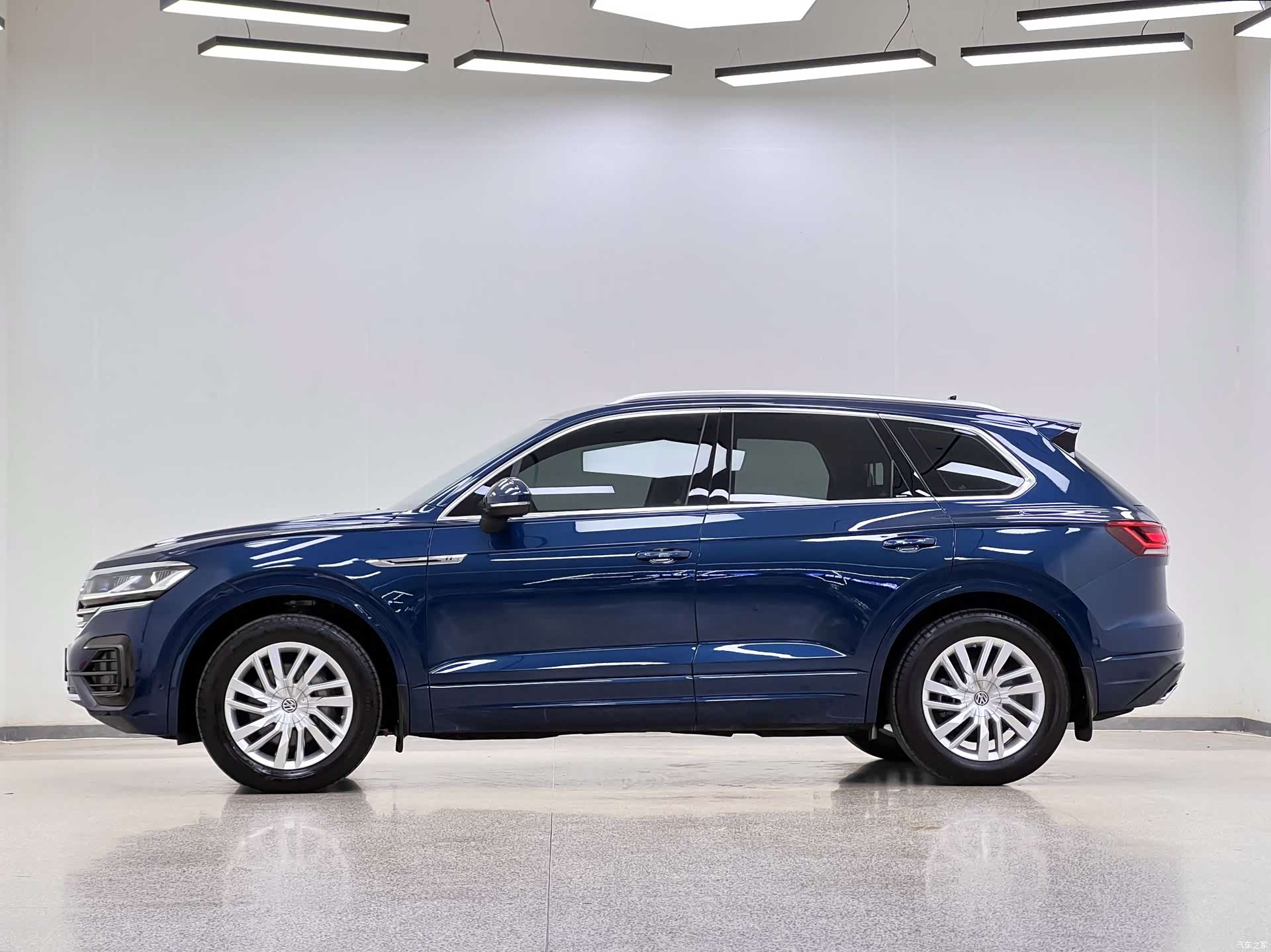 Volkswagen Touareg, 2021 все фото