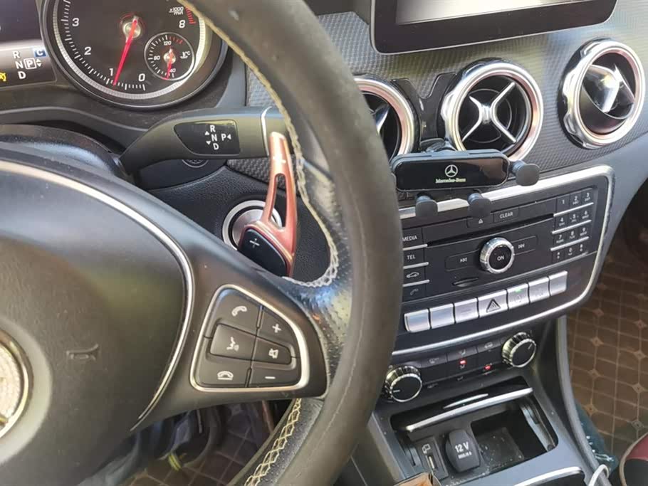 Mercedes-Benz GLA Mercedes-Benz GLA