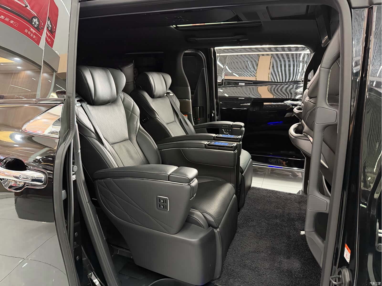Toyota Alphard, 2023 10