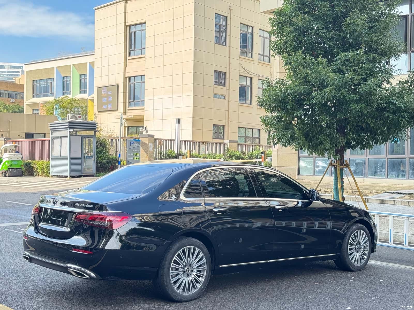 Mercedes-Benz E-Class, 2023 12