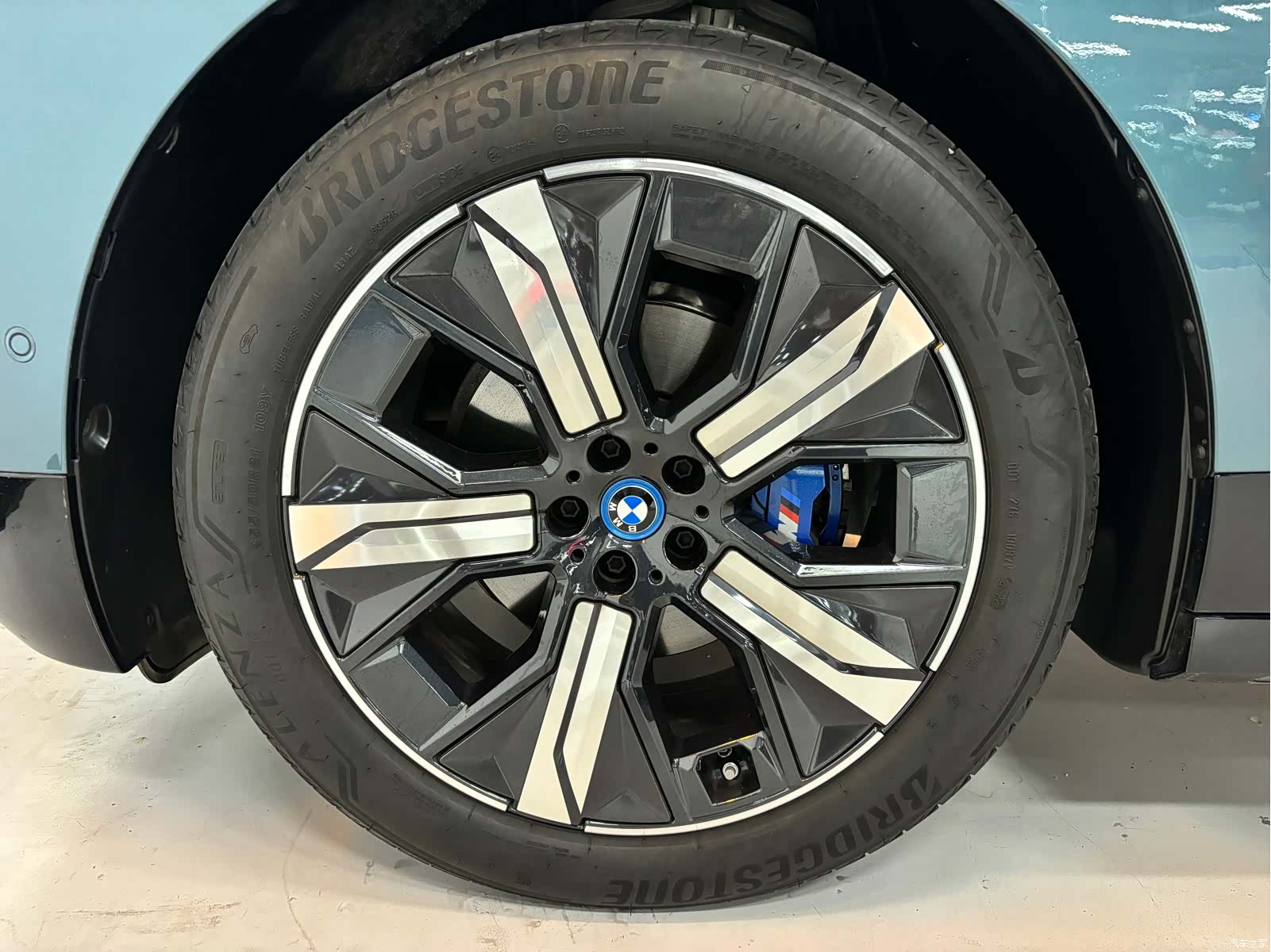 BMW iX, 2024 23