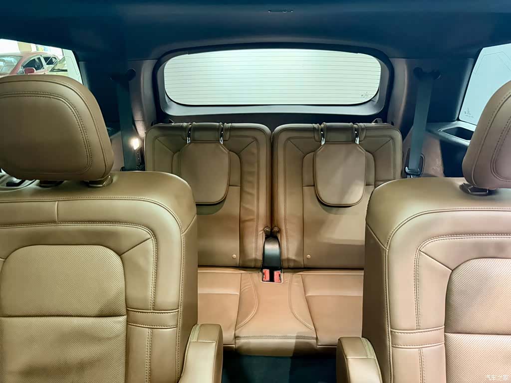 Lincoln Aviator, 2021 13