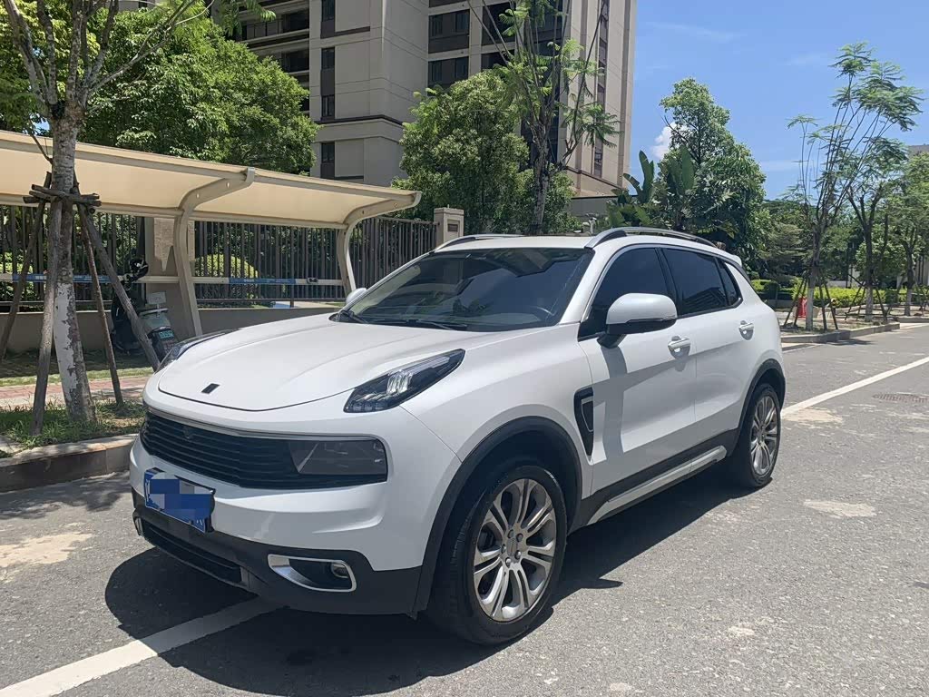 Lynk & Co 01