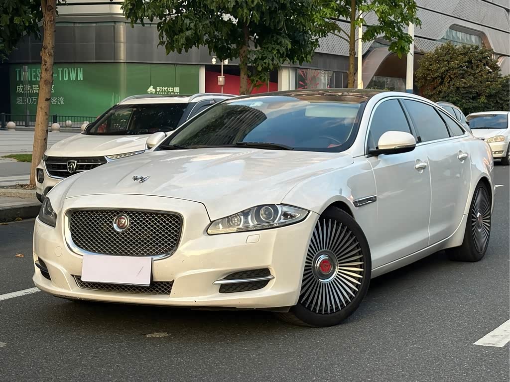 Jaguar XJ