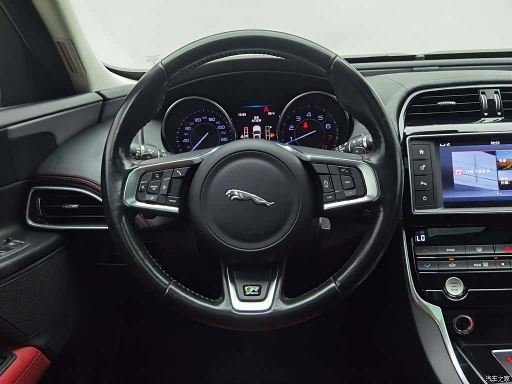 Jaguar XE, 2016 11