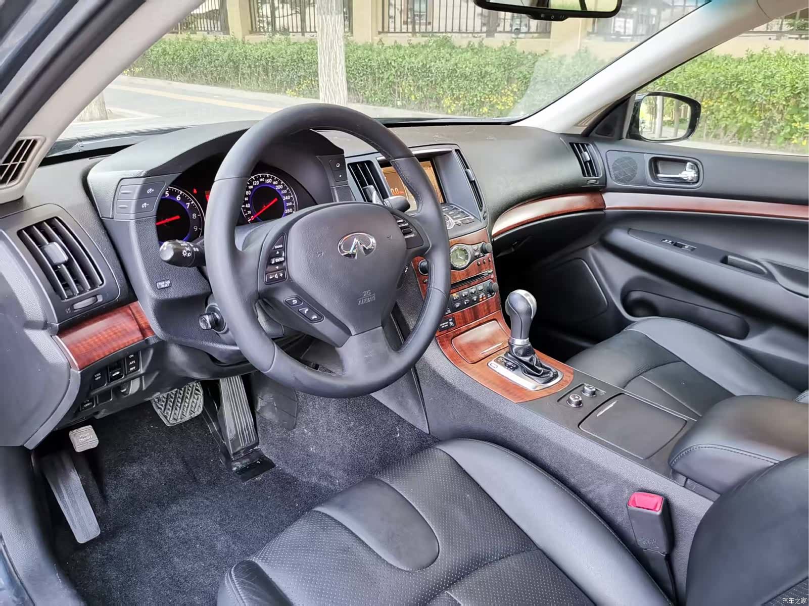 Infiniti G37, 2010 8