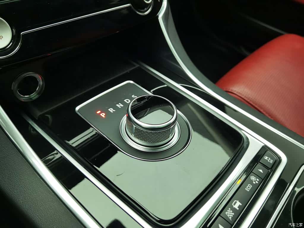 Jaguar XE, 2016 13
