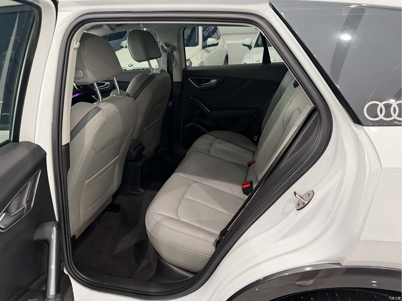 Audi Q2L, 2023 9