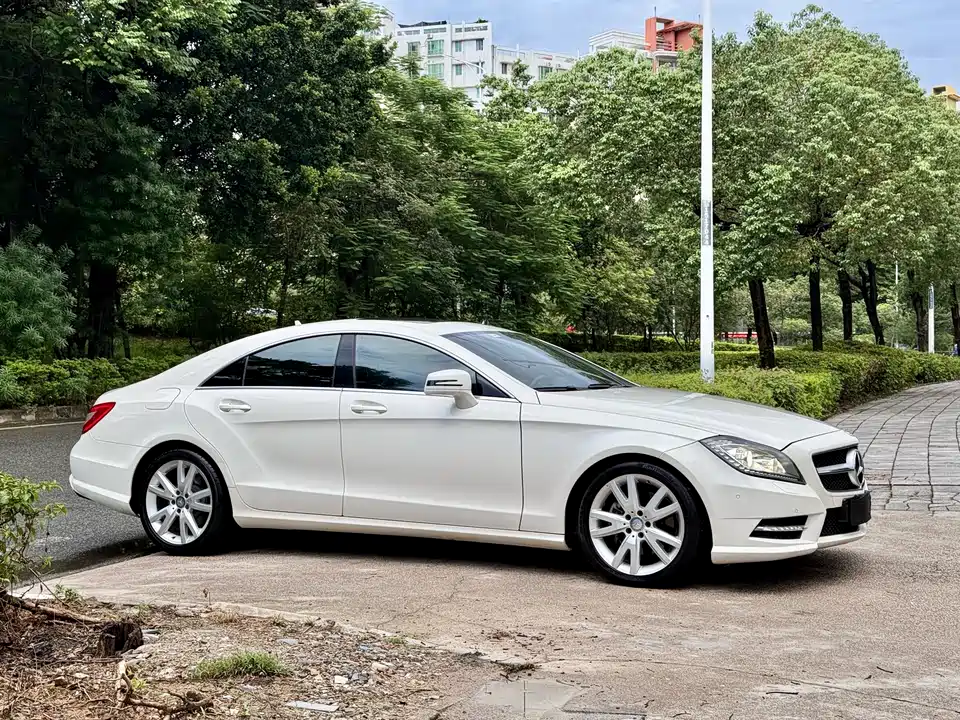 Mercedes-Benz CLS Mercedes-Benz CLS