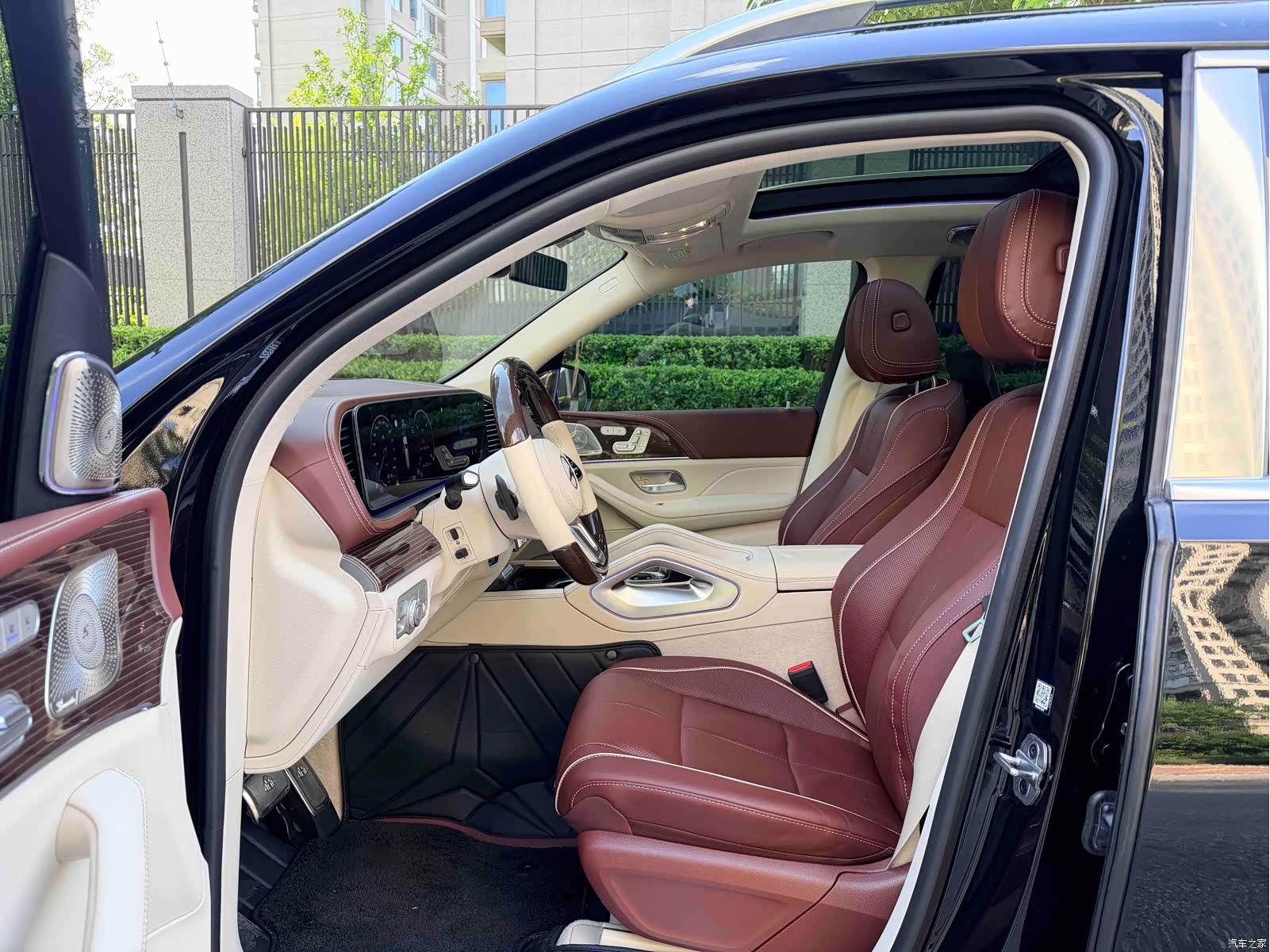 Maybach GLS, 2021 11