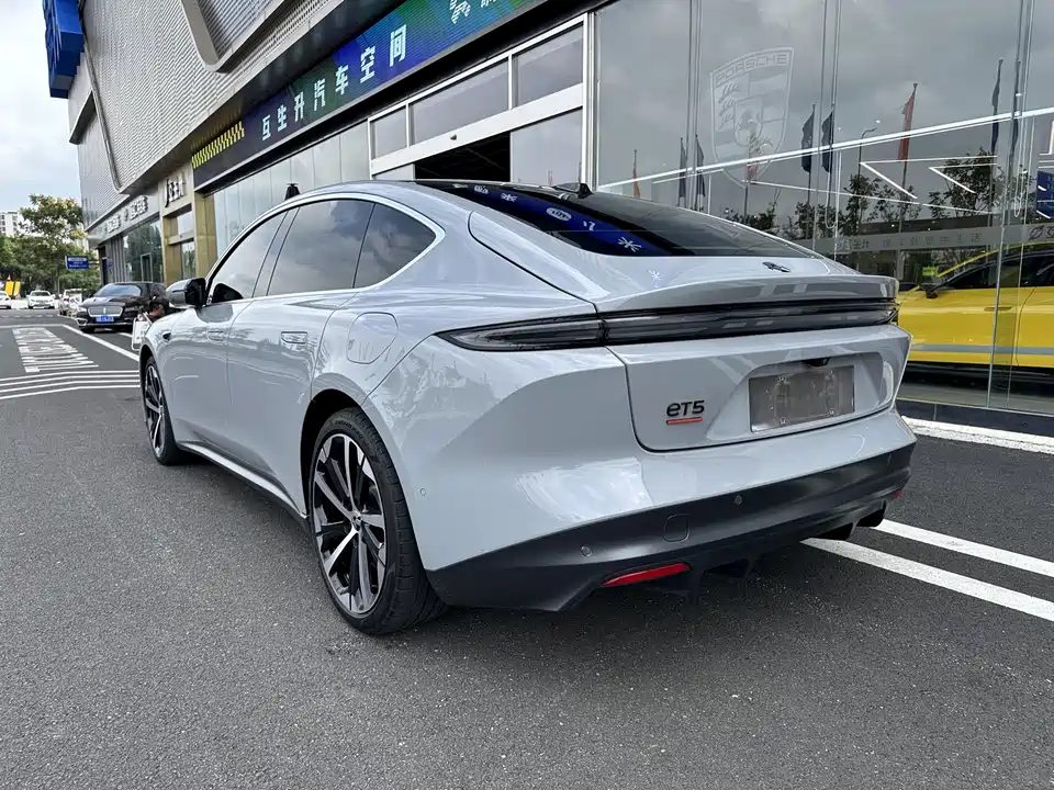 NIO ET5