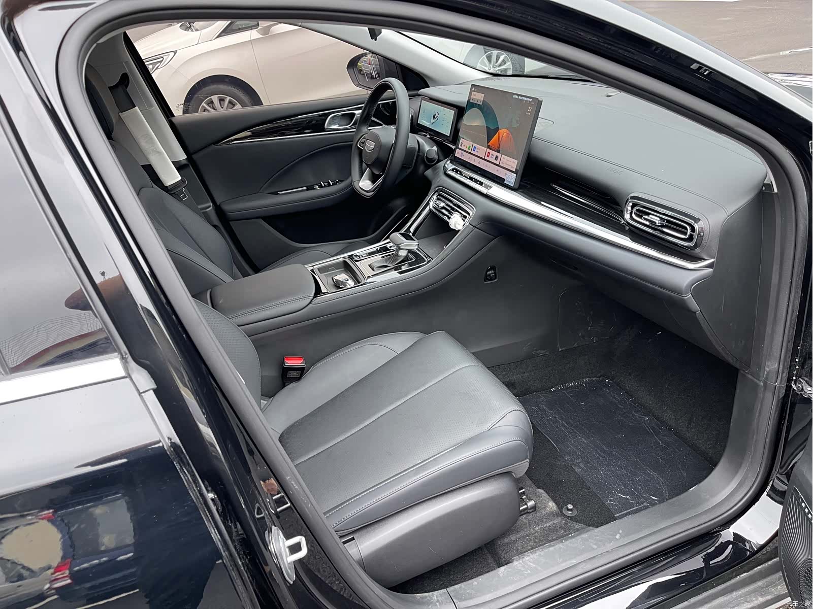 Geely Emgrand, 2026 11