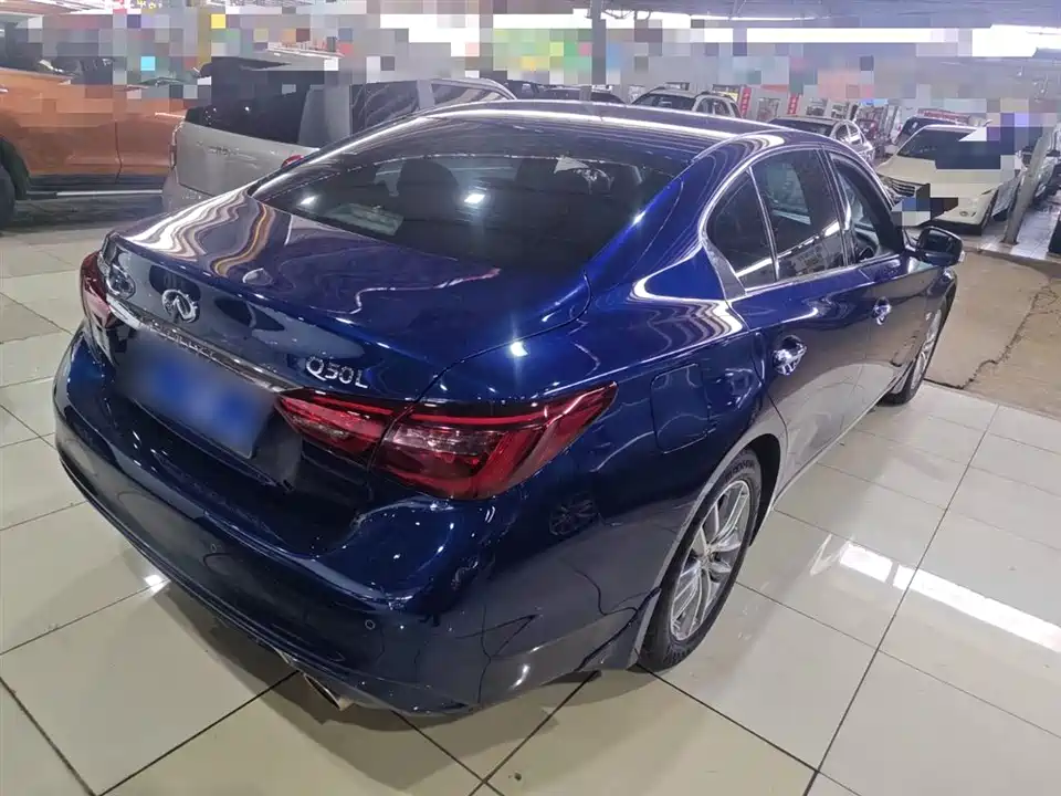 Infiniti Q50L