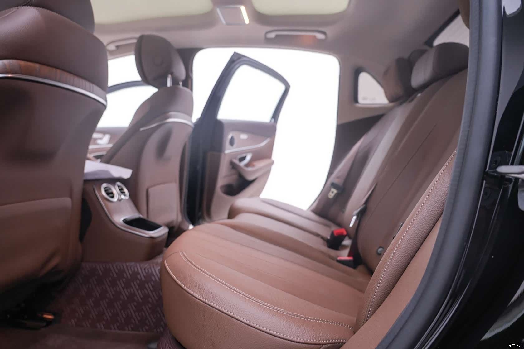 Mercedes-Benz E-Class, 2023 26