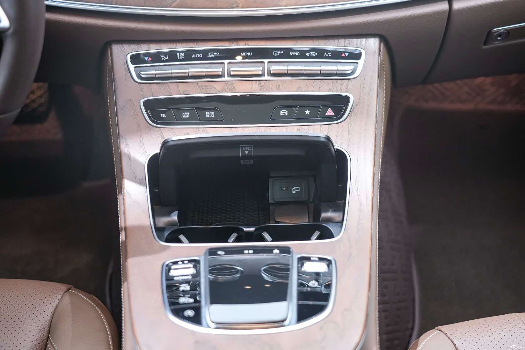 Mercedes-Benz E-Class, 2023 18