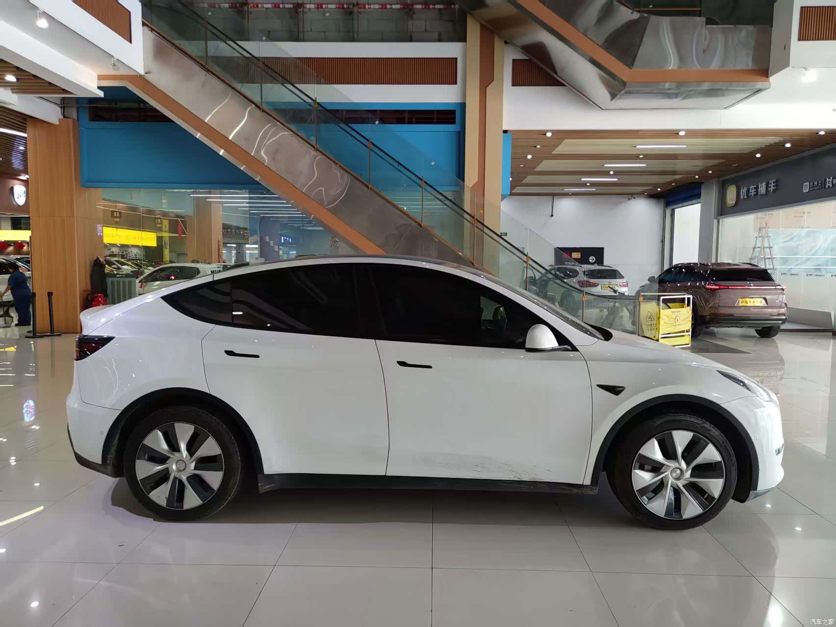 Tesla Model Y, 2023 все фото