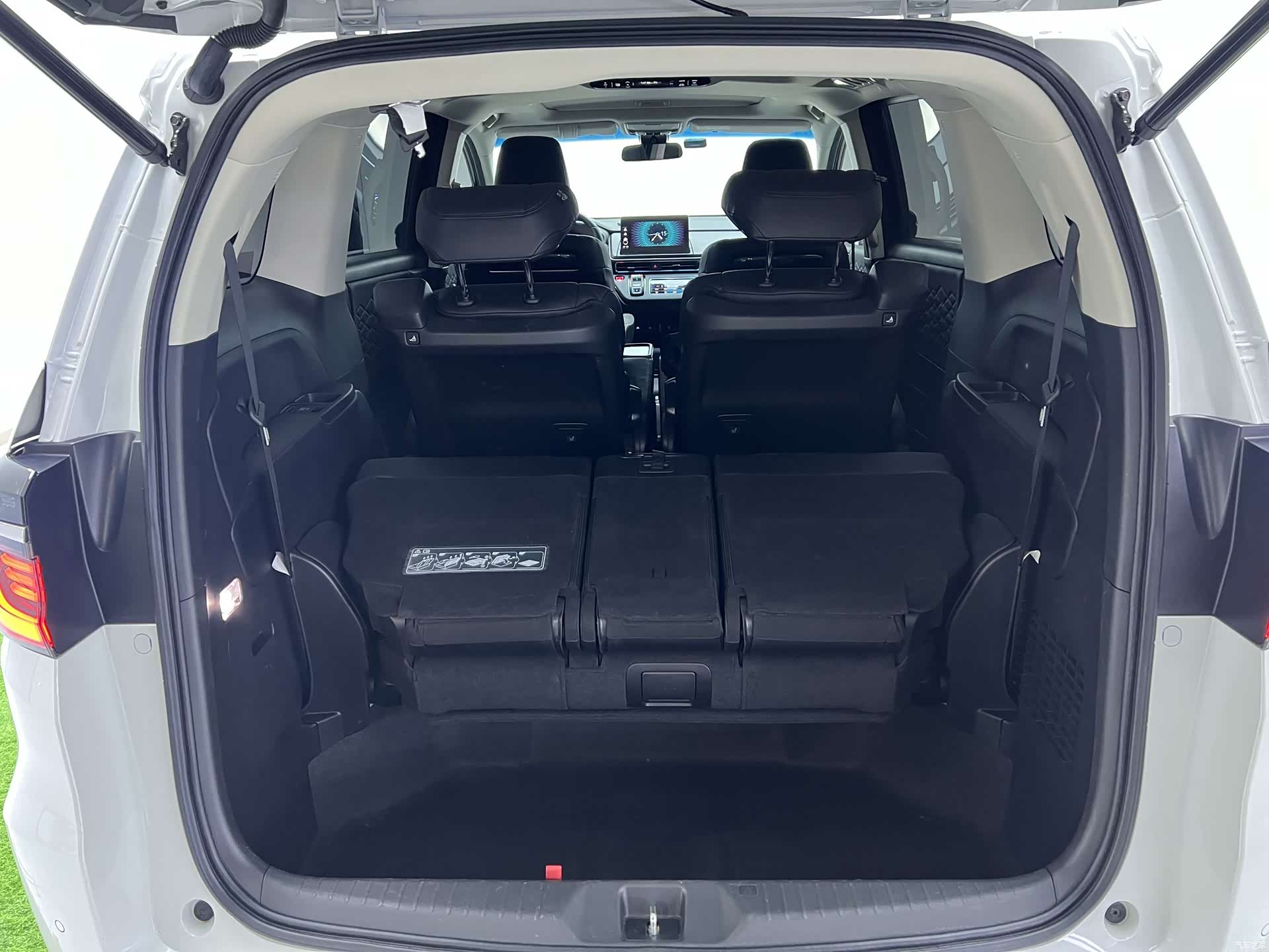 Honda Elysion, 2023 16