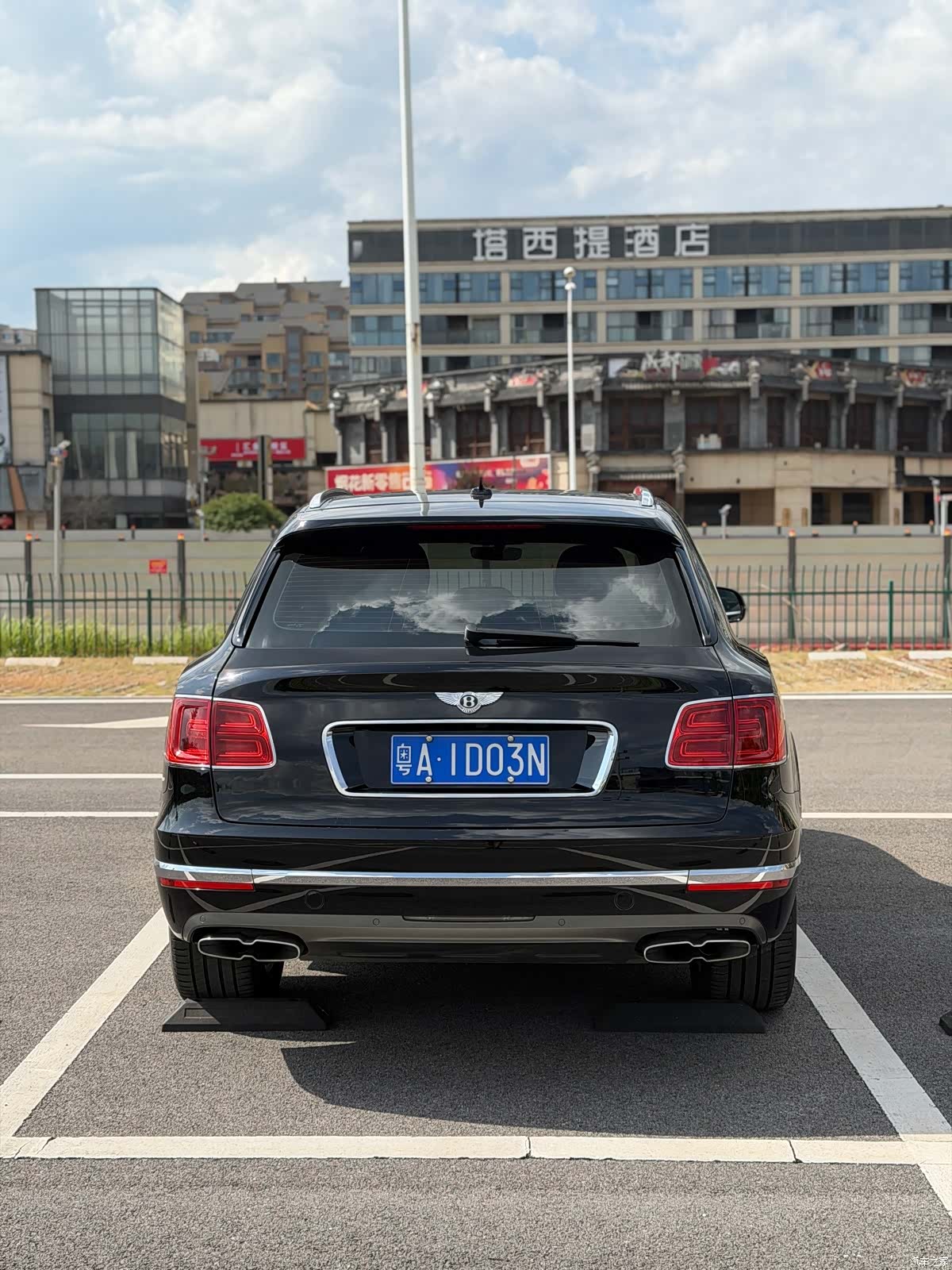 Bentley Bentayga, 2018 все фото