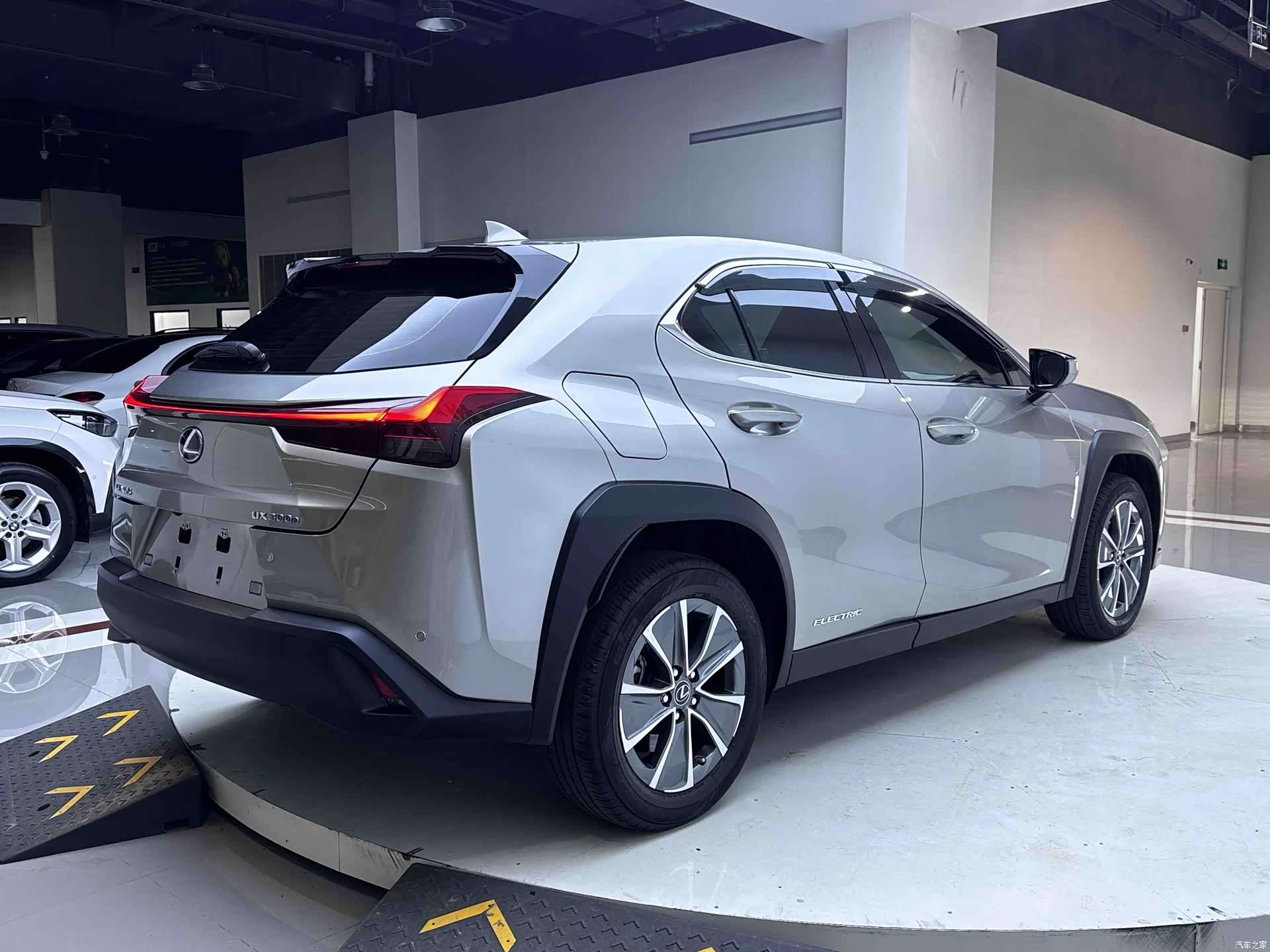 Lexus UX, 2021 все фото