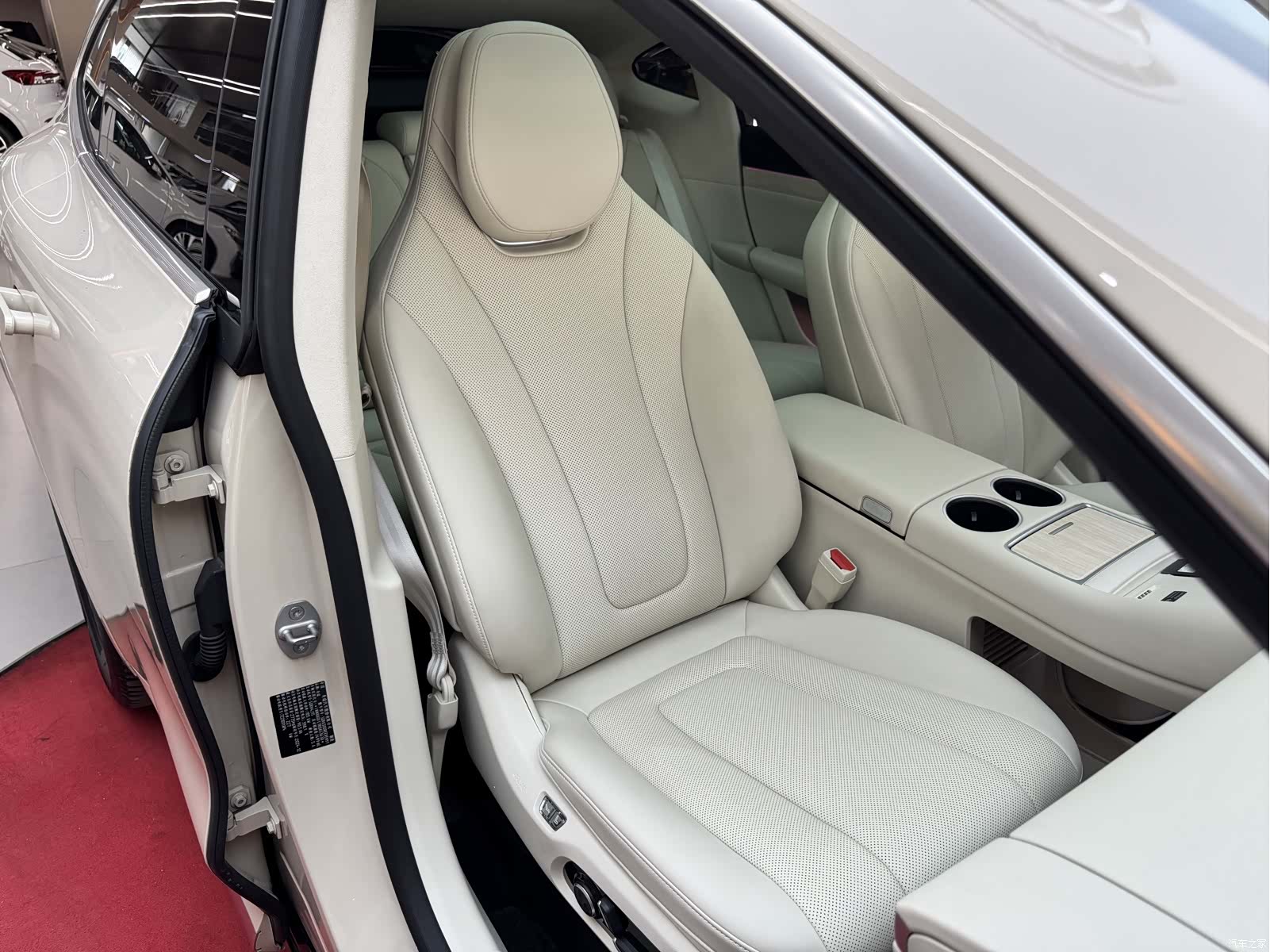 Luxeed R7, 2025 31