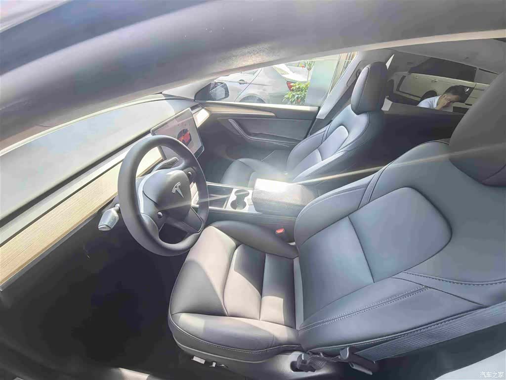 Tesla Model Y, 2023 13