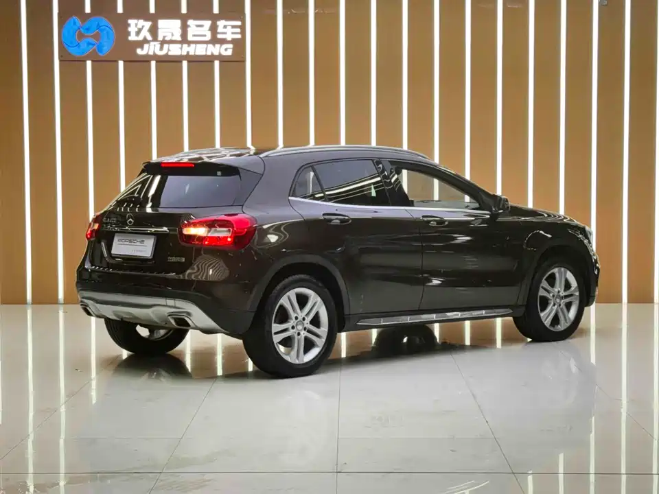 Mercedes-Benz GLA Mercedes-Benz GLA