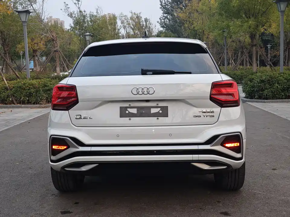 Audi Q2L