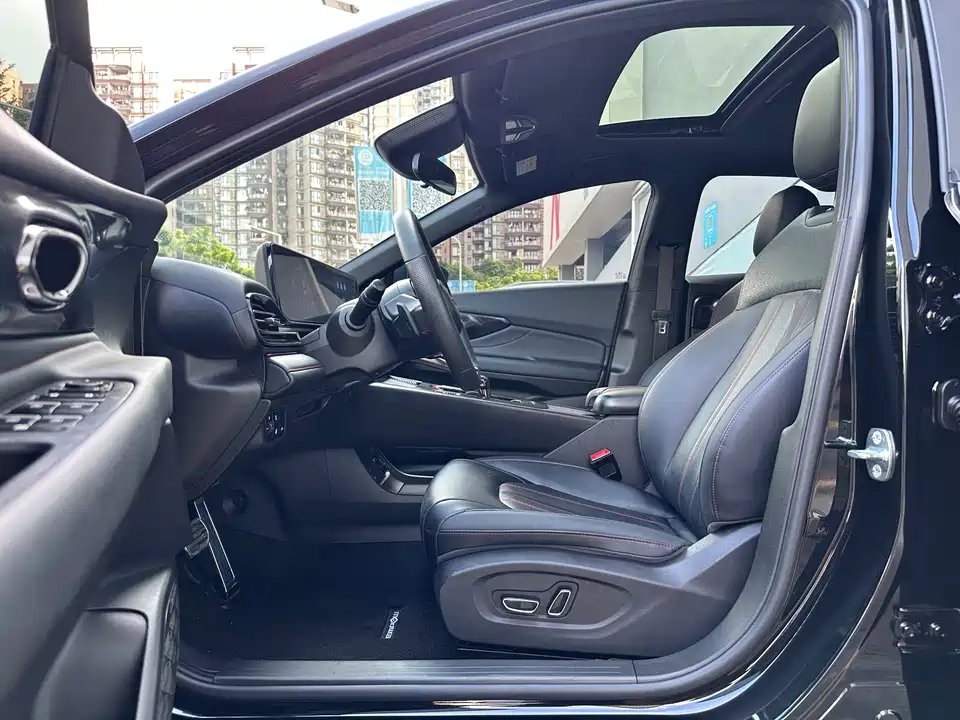 Trumpchi Shadow Leopard