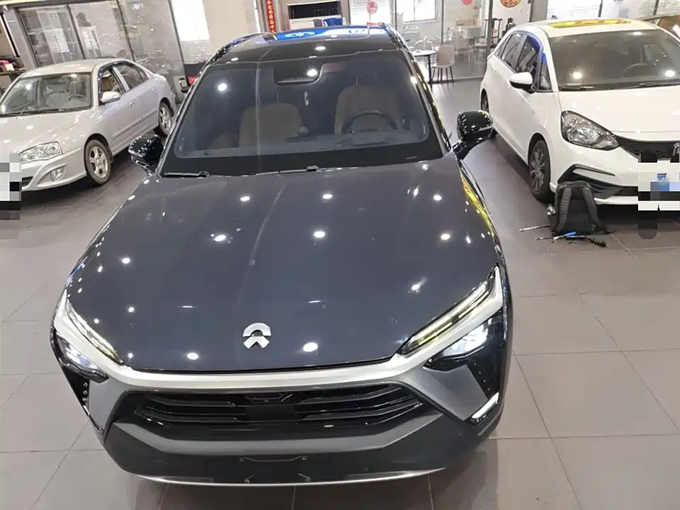 NIO ES8