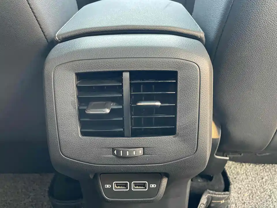 Volkswagen Exploring the shadow