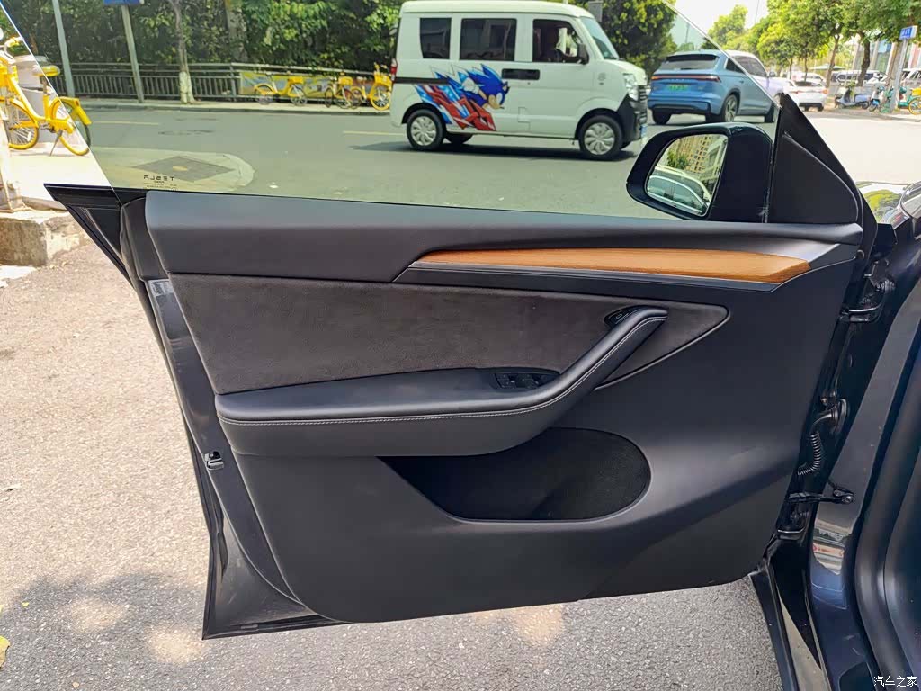 Tesla Model Y, 2024 6