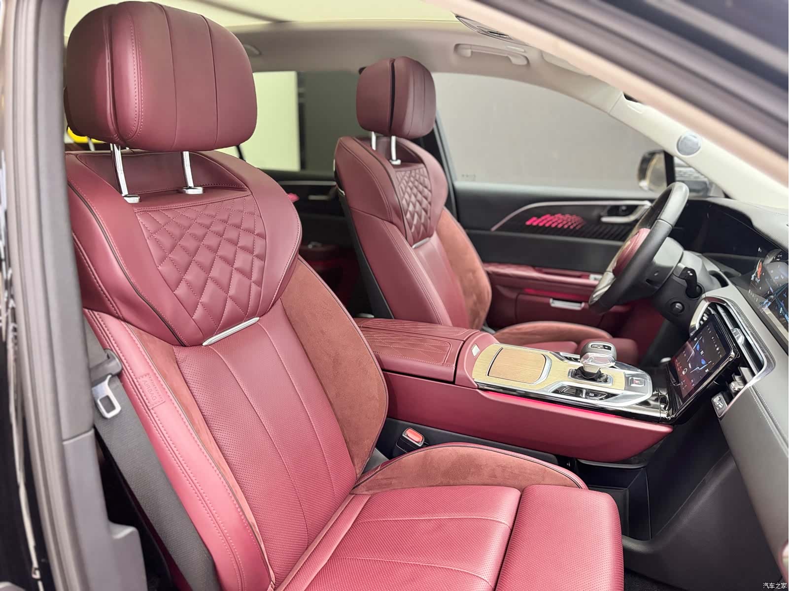 Hongqi E-HS9, 2023 18