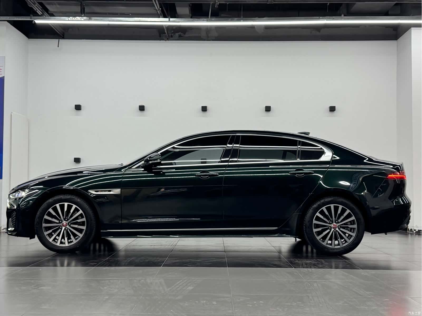 Land Rover XEL, 2023 12