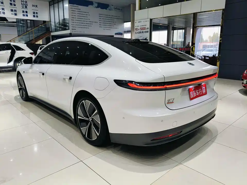 NIO ET7